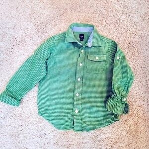 Gap SZ 5T Kelly green and white check button up w/roll tab sleeves.